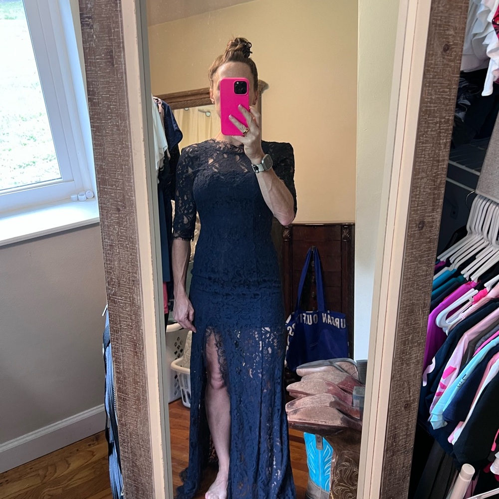 Lulu's Navy Lace half Sleeve Dress
